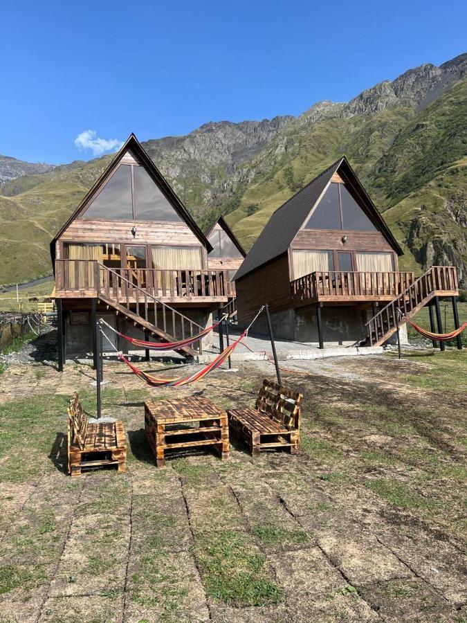 Kazbegi 4 Side Cottages ภายนอก รูปภาพ