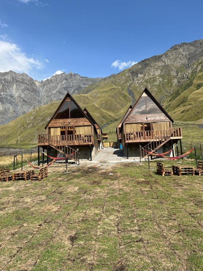 Kazbegi 4 Side Cottages ภายนอก รูปภาพ