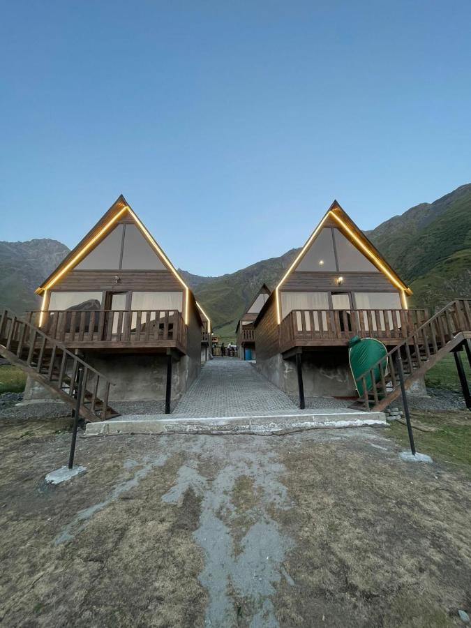 Kazbegi 4 Side Cottages ภายนอก รูปภาพ